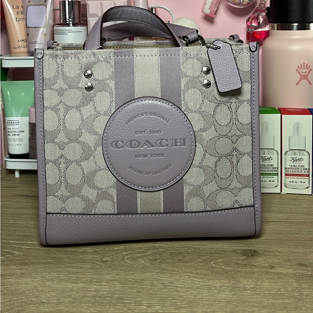 coach dempsey tote 22